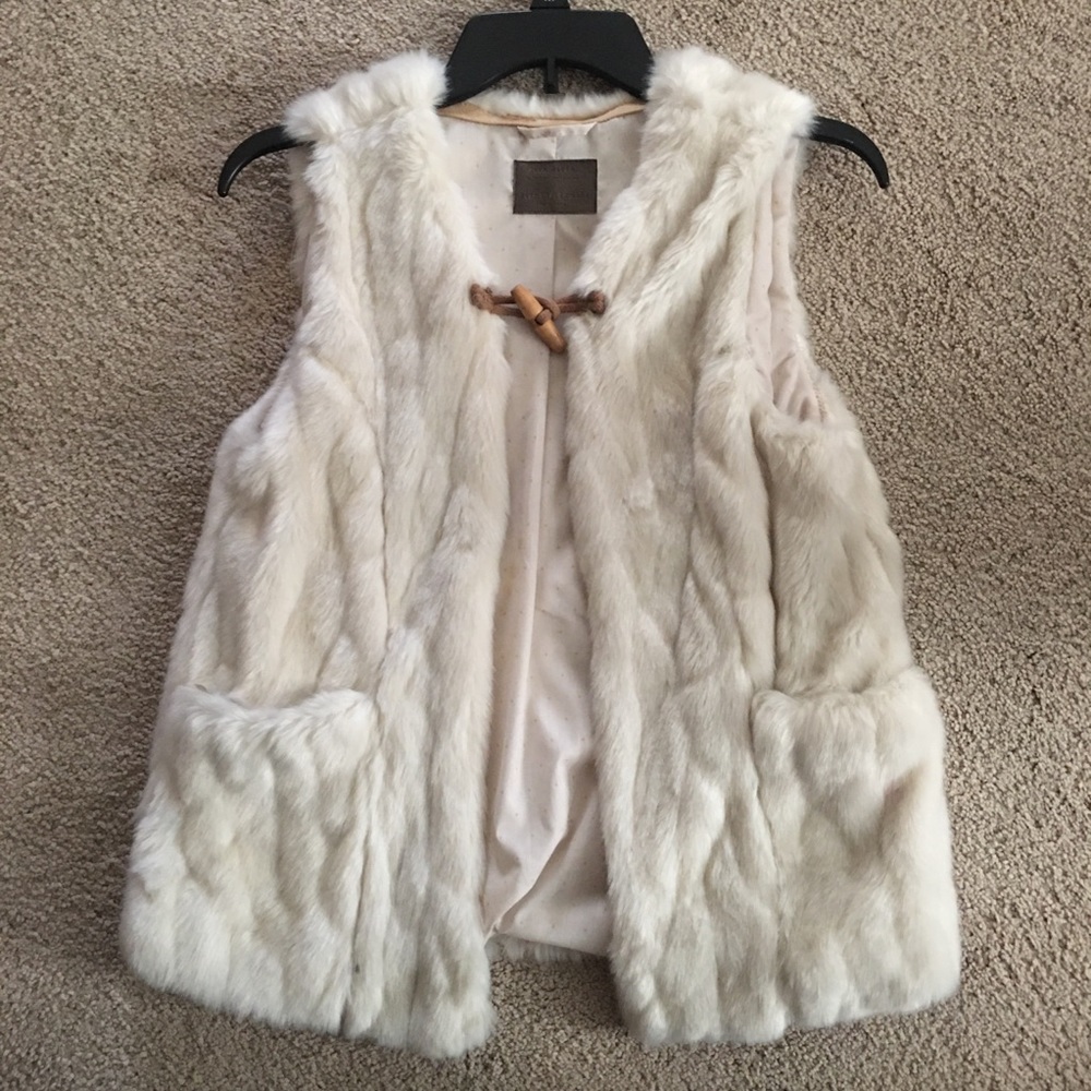 Girls Youth fake fur vest. Size 13-14